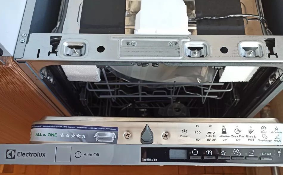 Jak włączyć zmywarkę Electrolux i rozpocząć zmywanie