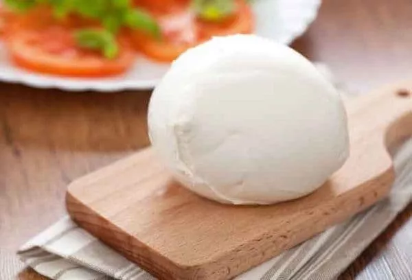 Je možné zmrazit mozzarellu a sýr mascarpone v mrazničce: jak to udělat správně