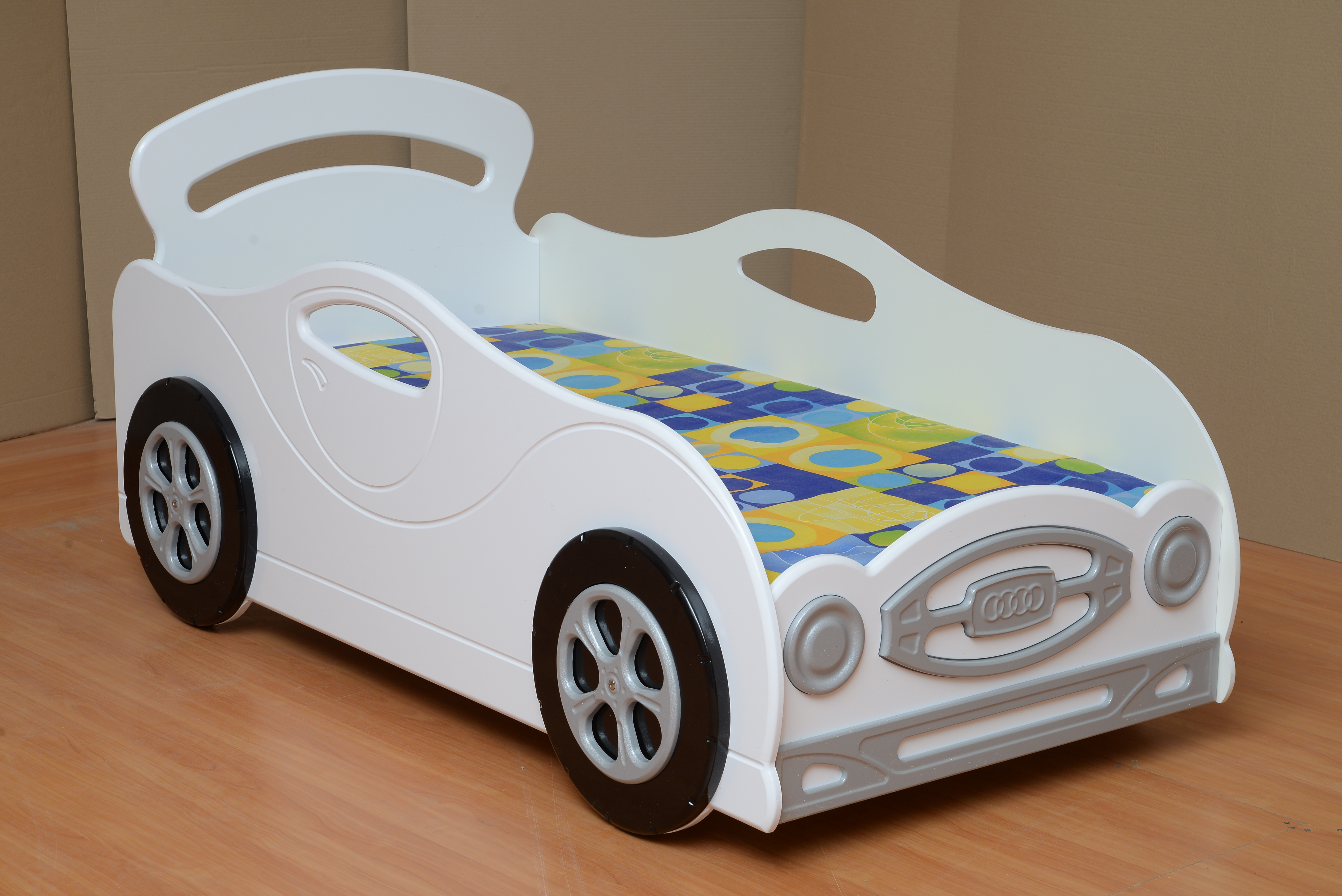 Детская кроватка для мальчика. Кровать машина Омега 12. Кровать-машина Омега-12 (МДФ) №1. Кровать Омега 12 детская. Фант мебель Омега-12.