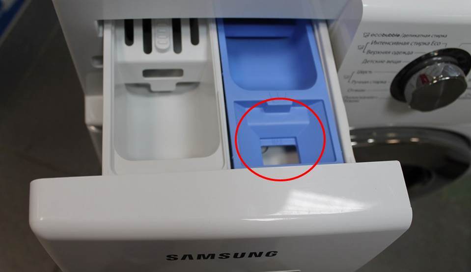 Отделы стиральной машинки. Дозатор ополаскивателя для Samsung wf0602wke. Лоток для стиральной машинки Samsung. Отсек для порошка в стиральной машине самсунг. Отсек для кондиционера в стиральной машине Занусси.