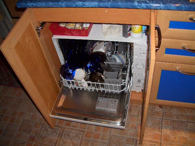 Как установить посудомоечную машину в готовую. Посудомойка 80 см под мойкой встраиваемая. Икеа шкаф под посудомоечную машину 45 см встраиваемая. Посудомоечная машина 45 см встраиваемая под раковину. Шкаф под посудомоечную машину 60 см а посудомойка 45.