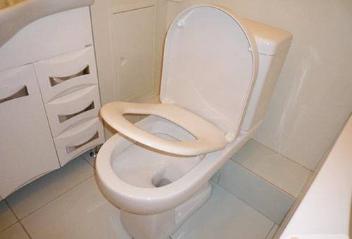 WC lažno gasi: što učiniti i zašto se to događa?