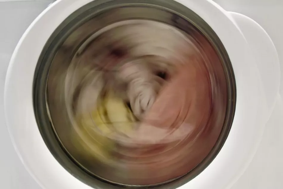 Pralka długo się kręci: przyczyny