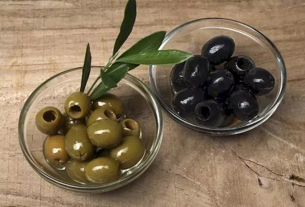 Маслини и маслини: каква е разликата между тях и какво е по-добре да изберете - плодове с или без костилка
