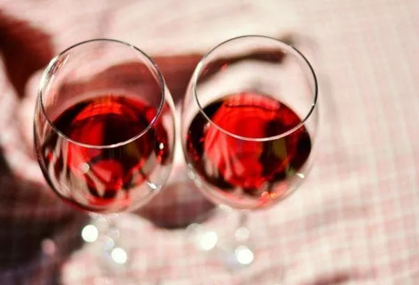 Kakve bi trebale biti čaše za vino: kako oblik utječe na okus vina