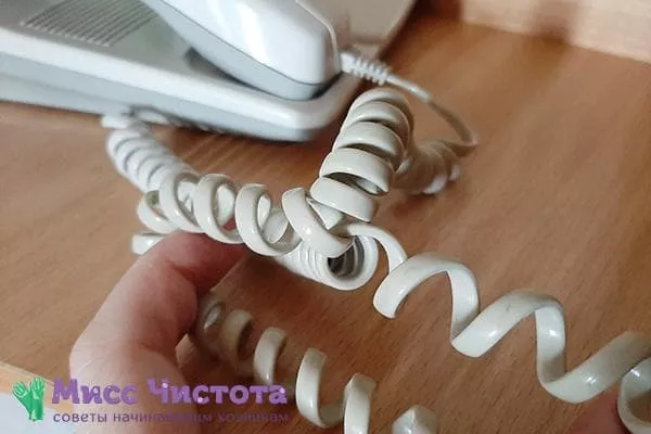 Kako razmrsiti spiralnu telefonsku žicu ako se na njoj pojave čvorovi: brz i jednostavan način, može i dijete