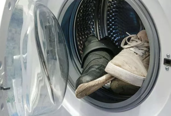 Ali je možno prati čevlje v pralnem stroju: materiali, ki ne bodo prizadeti
