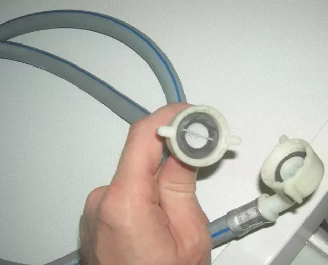 Średnica gwintu do podłączenia zmywarki do źródła wody